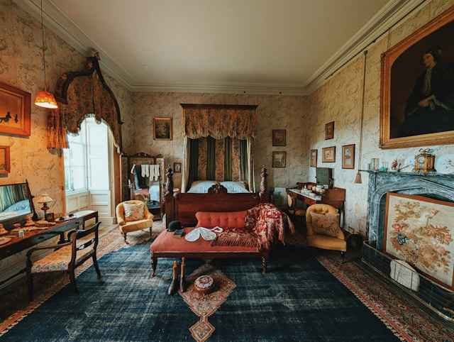 Old World Home: Timeless Elegance for Modern Living